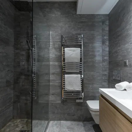 Lägenhet Brand New 1 Bdr Place Du Pin *