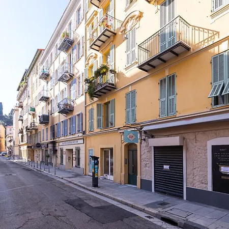 Brand New 1 Bdr Place Du Pin Lägenhet *