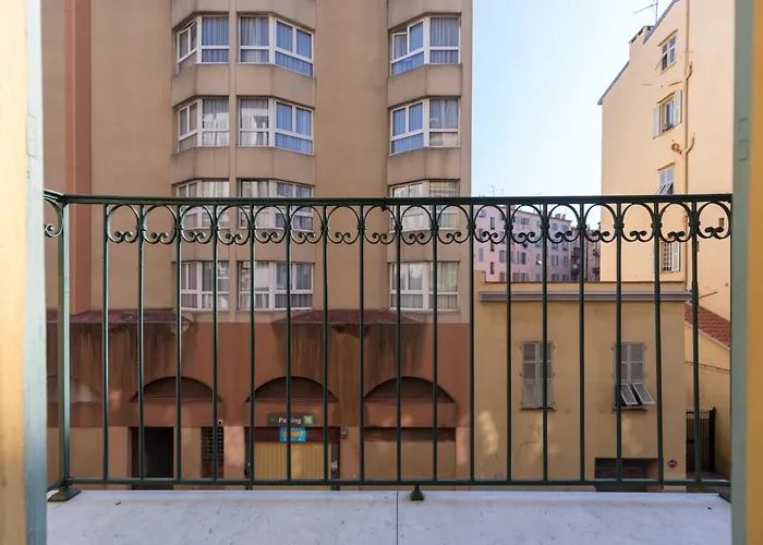 Brand New 1 Bdr Place Du Pin דירה ניס