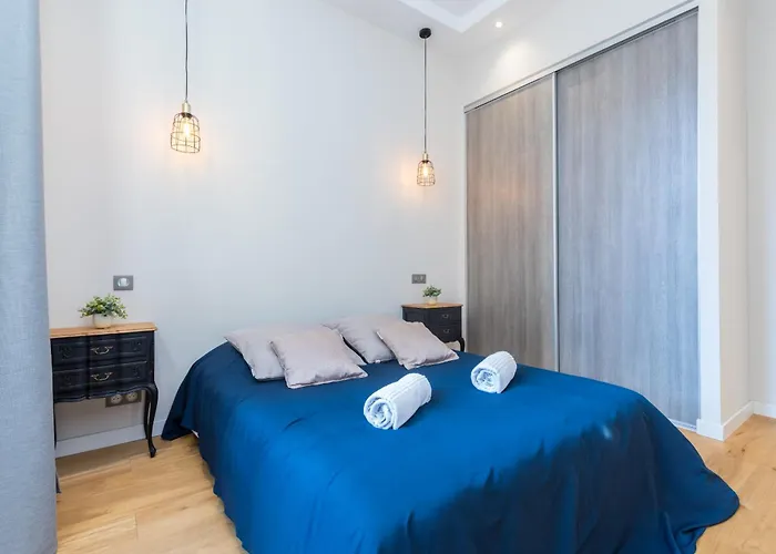 Brand New 1 Bdr Place Du Pin