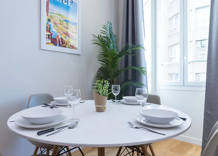 Brand New 1 Bdr Place Du Pin דירה