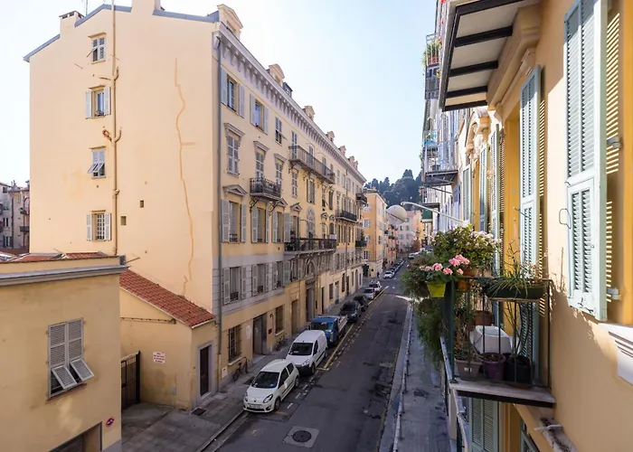 Brand New 1 Bdr Place Du Pin * ניס