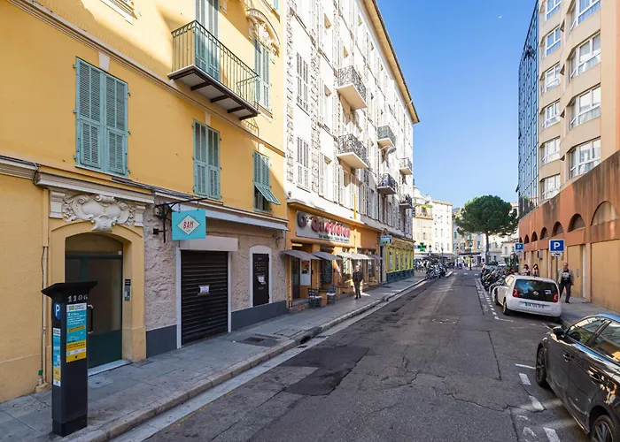 Apartmán Brand New 1 Bdr Place Du Pin *
