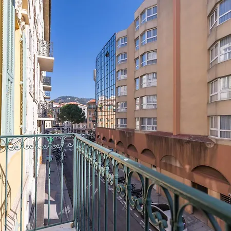Lejlighed Brand New 1 Bdr Place Du Pin *