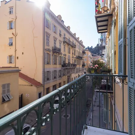 Brand New 1 Bdr Place Du Pin Lejlighed